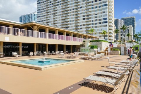 Condo in Hallandale Beach, Florida, 1 bedroom  № 1955366 - photo 28