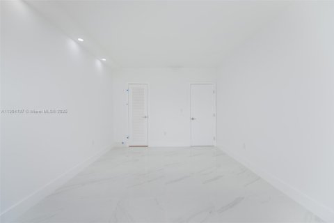 Condo in Hallandale Beach, Florida, 1 bedroom  № 1955366 - photo 16