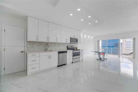 Condo in Hallandale Beach, Florida, 1 bedroom  № 1955366 - photo 5