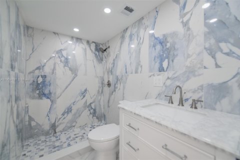 Condo in Hallandale Beach, Florida, 1 bedroom  № 1955366 - photo 18