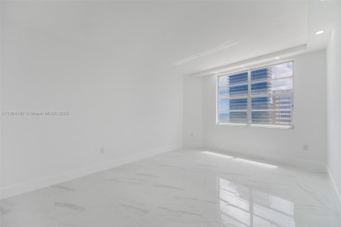 Condo in Hallandale Beach, Florida, 1 bedroom  № 1955366 - photo 15