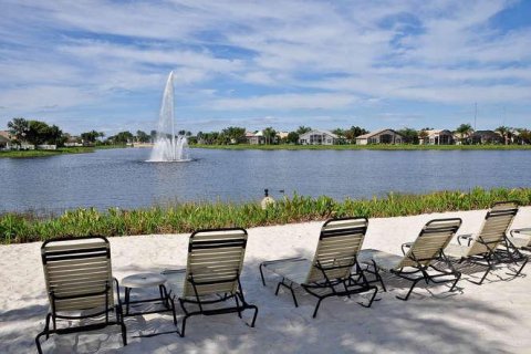 Villa ou maison à Lake Worth, Floride 3 chambres, 195.09 m2 № 2402074