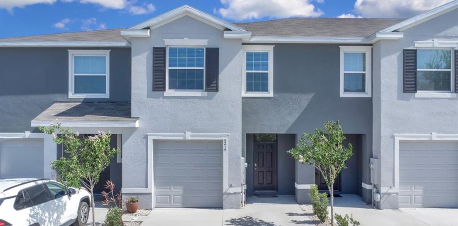 Townhouse in Wildwood, Florida 3 bedrooms, 156.82 sq.m. № 1735587