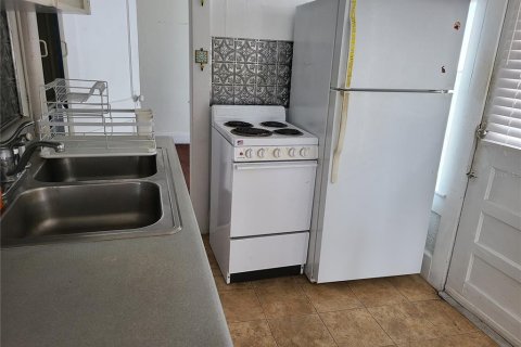 Casa en alquiler en Bradenton, Florida, 2 dormitorios, 64.57 m2 № 1880703 - foto 9