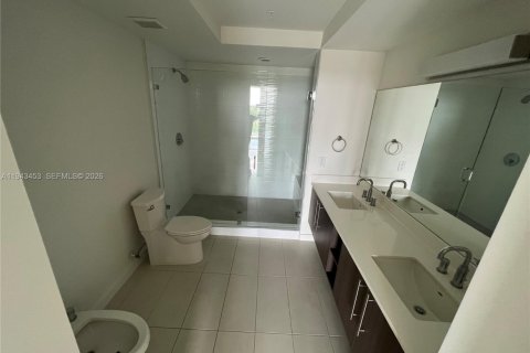 Condo in Doral, Florida, 2 bedrooms  № 2002959 - photo 10