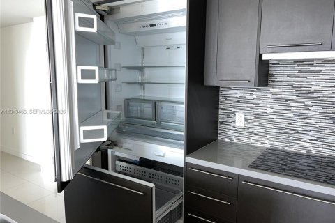 Condo in Doral, Florida, 2 bedrooms  № 2002959 - photo 8