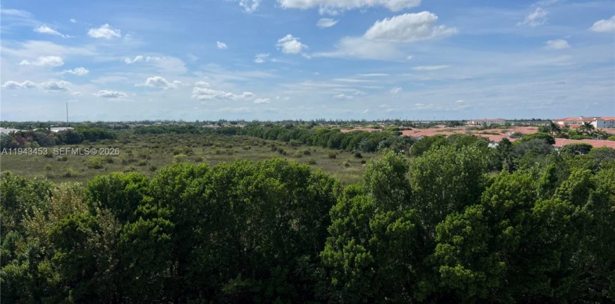 Condo in Doral, Florida, 2 bedrooms  № 2002959