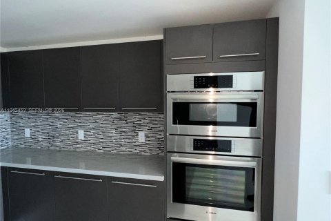 Condo in Doral, Florida, 2 bedrooms  № 2002959 - photo 7