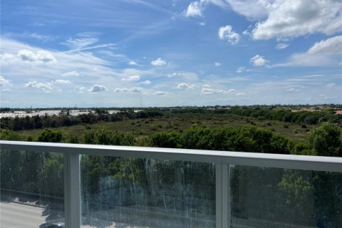 Condo in Doral, Florida, 2 bedrooms  № 2002959 - photo 14