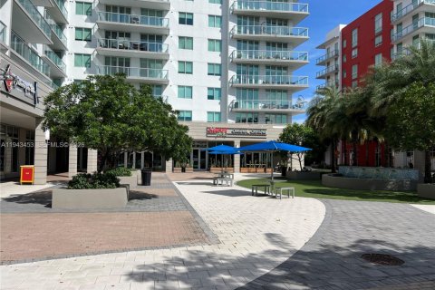 Condo in Doral, Florida, 2 bedrooms  № 2002959 - photo 16