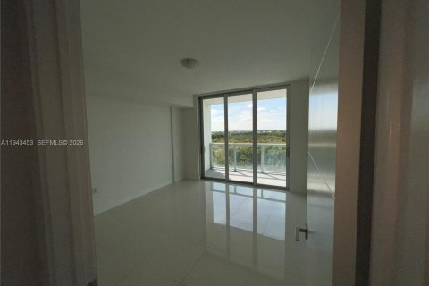 Condo in Doral, Florida, 2 bedrooms  № 2002959 - photo 9