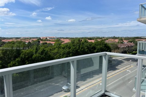 Condo in Doral, Florida, 2 bedrooms  № 2002959 - photo 13