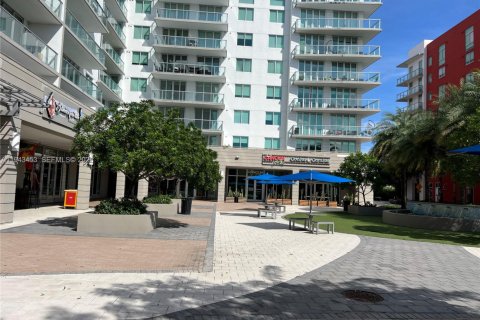 Condo in Doral, Florida, 2 bedrooms  № 2002959 - photo 15