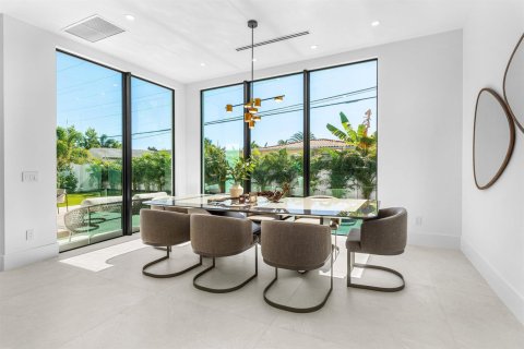 House in Boca Raton, Florida 5 bedrooms, 380.53 sq.m. № 2262588 - photo 3