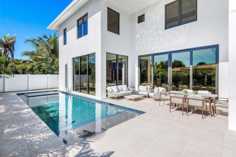House in Boca Raton, Florida 5 bedrooms, 380.53 sq.m. № 2262588 - photo 11