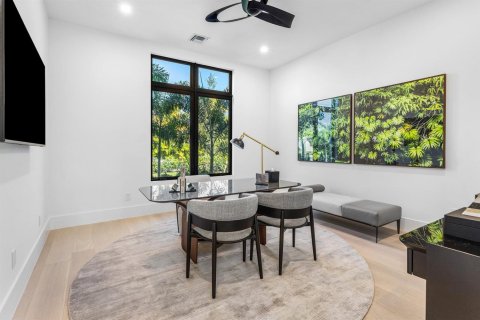 House in Boca Raton, Florida 5 bedrooms, 380.53 sq.m. № 2262588 - photo 8