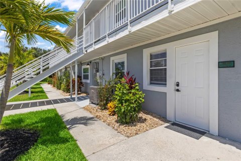 Propiedad comercial en venta en Cape Coral, Florida, 687.48 m2 № 1766249 - foto 10