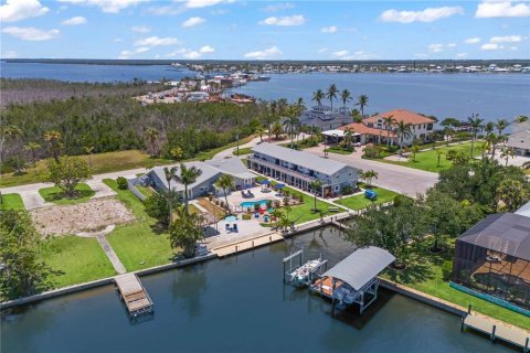 Propiedad comercial en venta en Cape Coral, Florida, 687.48 m2 № 1766249 - foto 17