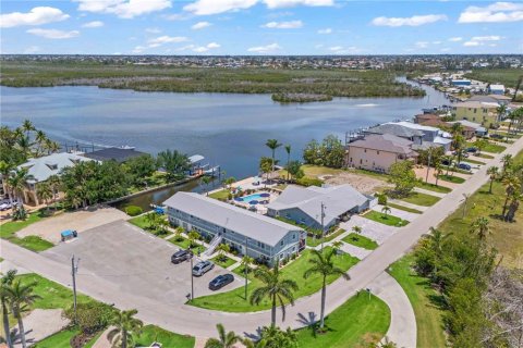 Propiedad comercial en venta en Cape Coral, Florida, 687.48 m2 № 1766249 - foto 2
