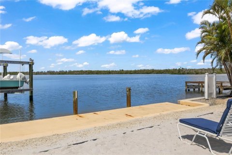 Propiedad comercial en venta en Cape Coral, Florida, 687.48 m2 № 1766249 - foto 23