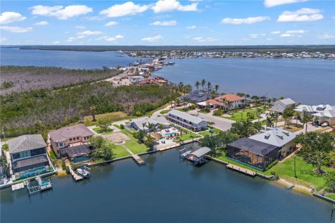 Propiedad comercial en venta en Cape Coral, Florida, 687.48 m2 № 1766249 - foto 18