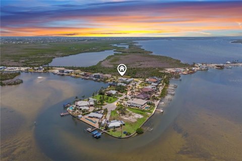 Propiedad comercial en venta en Cape Coral, Florida, 687.48 m2 № 1766249 - foto 8