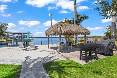 Propiedad comercial en venta en Cape Coral, Florida, 687.48 m2 № 1766249 - foto 30