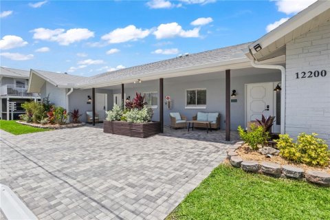 Propiedad comercial en venta en Cape Coral, Florida, 687.48 m2 № 1766249 - foto 11