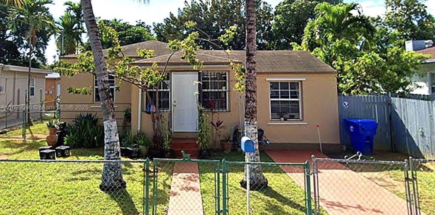 House in Miami, Florida 2 bedrooms, 134.8 sq.m. № 1861230