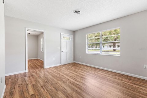 Villa ou maison à louer à Wildwood, Floride: 3 chambres, 107.3 m2 № 2149785 - photo 6
