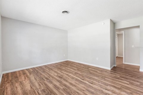 Villa ou maison à louer à Wildwood, Floride: 3 chambres, 107.3 m2 № 2149785 - photo 4