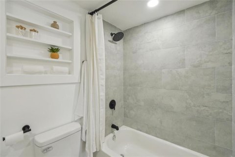 Villa ou maison à vendre à Tampa, Floride: 2 chambres, 69.86 m2 № 2149132 - photo 13