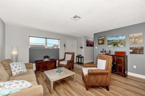 Villa ou maison à vendre à Port Charlotte, Floride: 3 chambres, 150.78 m2 № 999036 - photo 6