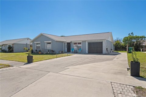 Villa ou maison à vendre à Port Charlotte, Floride: 3 chambres, 150.78 m2 № 999036 - photo 2