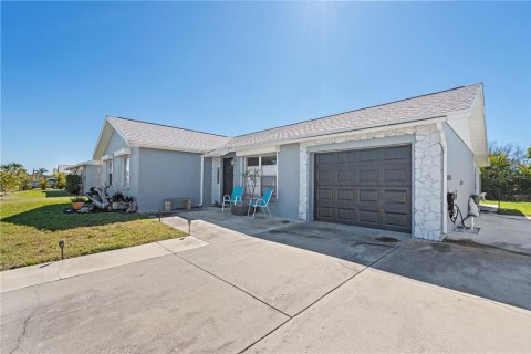Villa ou maison à vendre à Port Charlotte, Floride: 3 chambres, 150.78 m2 № 999036 - photo 3