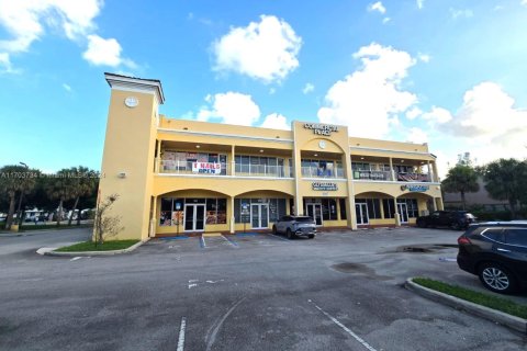 Купить коммерческую недвижимость в Форт-Лодердейл, Флорида № 1957939 - фото 1