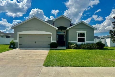 House in Eagle Lake, Florida 4 bedrooms, 189.06 sq.m. № 1719945 - photo 1