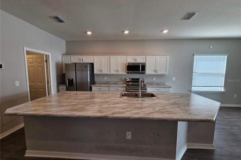 House in Eagle Lake, Florida 4 bedrooms, 189.06 sq.m. № 1719945 - photo 7