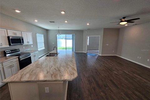 House in Eagle Lake, Florida 4 bedrooms, 189.06 sq.m. № 1719945 - photo 10