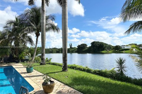 Купить виллу или дом в Плантация, Флорида 4 спальни, 229м2, № 1931204 - фото 1