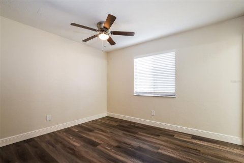 House in Edgewater, Florida 3 bedrooms, 110.27 sq.m. № 1783068 - photo 9