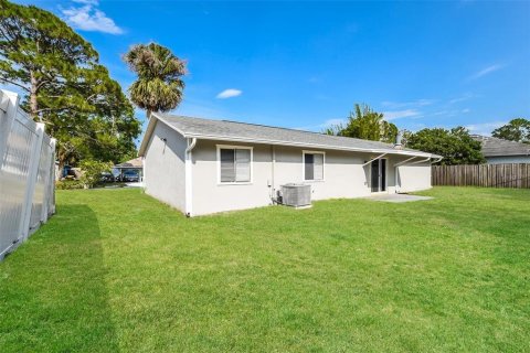 House in Edgewater, Florida 3 bedrooms, 110.27 sq.m. № 1783068 - photo 18