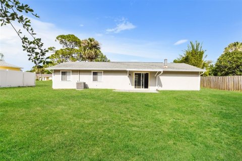 House in Edgewater, Florida 3 bedrooms, 110.27 sq.m. № 1783068 - photo 19