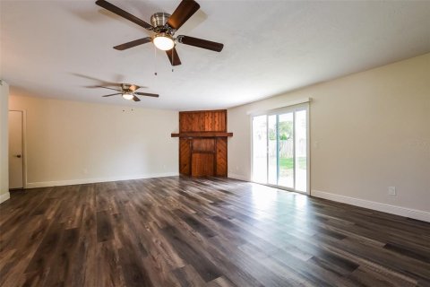House in Edgewater, Florida 3 bedrooms, 110.27 sq.m. № 1783068 - photo 2