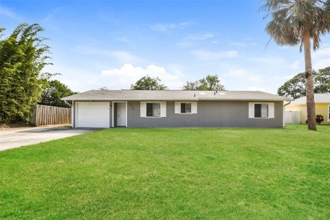 House in Edgewater, Florida 3 bedrooms, 110.27 sq.m. № 1783068 - photo 1