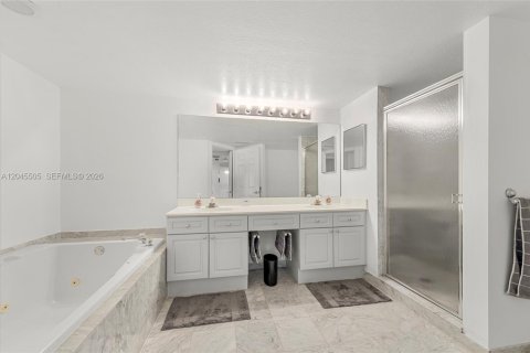 Купить кондоминиум в Санни-Айлс-Бич, Флорида 2 спальни, 117.99м2, № 2242141 - фото 14