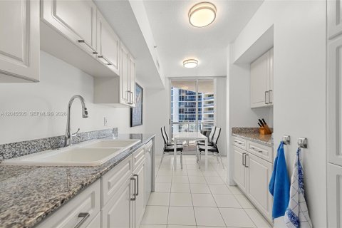 Купить кондоминиум в Санни-Айлс-Бич, Флорида 2 спальни, 117.99м2, № 2242141 - фото 8
