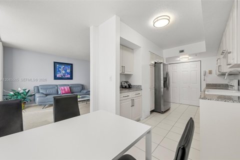 Купить кондоминиум в Санни-Айлс-Бич, Флорида 2 спальни, 117.99м2, № 2242141 - фото 9