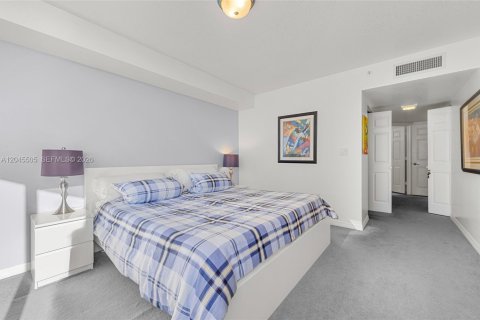Купить кондоминиум в Санни-Айлс-Бич, Флорида 2 спальни, 117.99м2, № 2242141 - фото 12
