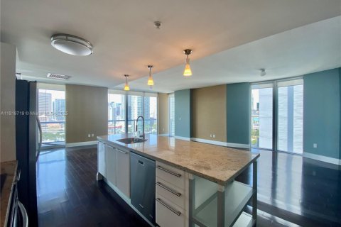 Condo in Miami, Florida, 2 bedrooms  № 1974786 - photo 4